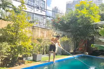 Trấn Thành có phản ứng “khó đỡ” khi thấy ảnh Kim Lý cởi trần làm vườn