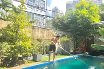 Trấn Thành có phản ứng “khó đỡ” khi thấy ảnh Kim Lý cởi trần làm vườn