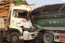 Tai nạn trên cầu Thanh Trì, hai người tử vong trong ca bin