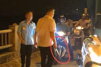 Đình chỉ lái, phụ xe buýt lấn làn còn đánh người đi xe máy