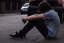 Từng bị rủa là “đứa con hoang”, giờ nhà nội vật nài gọi về... chia của