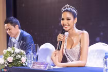 Hoàng Thùy nói về tin nâng ngực: 'Ai nghi ngờ, tôi để họ kiểm tra'