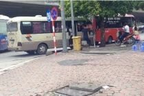 Để xe khách ngang nhiên vi phạm CSGT đội 6 nói: "Chúng tôi không thể cả ngày ăn với đi đuổi xe khách"