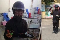 'Ăn mày mặt đen' xuất hiện ở trường học, phụ huynh, học sinh Hà Nội lo sợ