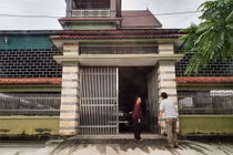 Cơ ngơi bề thế của cặp vợ chồng đưa người đi lao động 'chui'