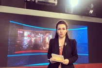 Chết cười với ảnh phía sau hậu trường các MC truyền hình xinh đẹp