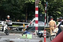 Tông vào trụ bê tông lan can cầu một người đàn ông tử vong