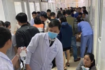 Hàng chục trẻ em trường mầm non nhập viện nghi do ngộ độc thực phẩm