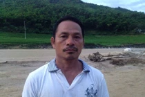 Người đàn ông kể lại phút sinh tử khi cứu 8 người khỏi dòng nước lũ