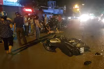 Đi bộ qua đường cụ bà 60 tuổi bị xe máy tông văng xa 5m