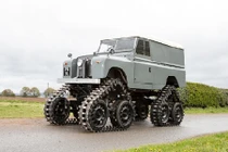 Xe địa hình Land Rover lắp bánh xích xe tăng "siêu hot"
