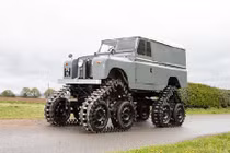 Xe địa hình Land Rover lắp bánh xích xe tăng "siêu hot"
