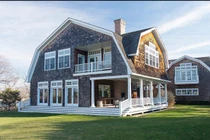 Bên trong biệt thự Rihanna thuê để nghỉ hè