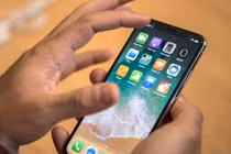 Apple lại đau đầu vì iPhone X gặp lỗi bất thường