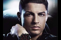 Cristiano Ronaldo kiếm và tiêu khối tài sản trăm triệu USD ra sao?