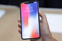 Ấn tượng đầu tiên của người dùng về iPhone X là gì?