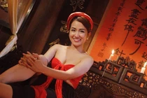 Hài Tết toàn hot girl khoe thân hở hang, vì sao vẫn cấp phép?