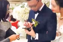 Xôn xao cảnh mang máy quẹt thẻ đến tiệc cưới ở Hà Nội