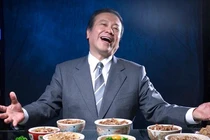 Thành tỷ phú đô la nhờ suất cơm thịt bò giá 70.000