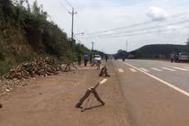 Con trai đánh chết mẹ ruột sau khi nghe câu này