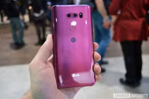 Cận cảnh LG V30 màu hồng phớt siêu quyến rũ
