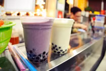 Đoạn phố nhỏ 10 hàng trà sữa: Cơn sốt trên vỉa hè Hà Nội