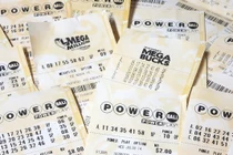 Vé số trúng tiền tỷ nằm trong ví 3 tháng mà không biết