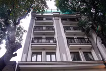 Cận cảnh những cao ốc vượt tầng cạnh Hồ Gươm chuẩn bị cắt ngọn