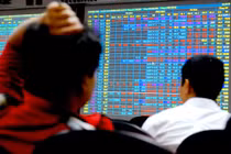 Nhà đầu tư tháo chạy, VN-Index rơi thẳng đứng, mất gần 40 điểm