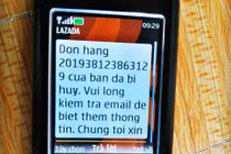 Bị hủy đơn hàng mua đôi giày "giá sốc”, khách "tố" Lazada lừa đảo