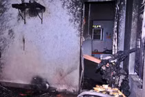 Chồng tưới xăng thiêu chết mình và vợ