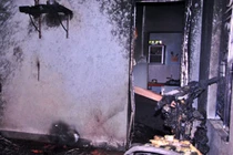 Chồng tưới xăng thiêu chết mình và vợ