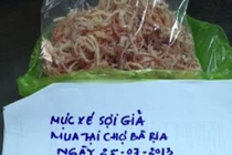 Kinh hoàng khô mực “lạ” bốc mùi nylon