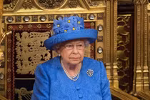 Nữ hoàng Elizabeth II vừa được chính phủ Anh "tăng lương"