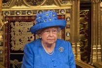 Nữ hoàng Elizabeth II vừa được chính phủ Anh "tăng lương"