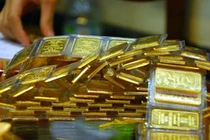 Giảm hơn nửa triệu đồng/lượng, giá vàng rơi về đáy 33 triệu