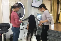 Cô dâu 9x sở hữu mái tóc dài hiếm có tới tận đầu gối