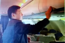 Tận mắt khách Trung Quốc ăn cắp trên máy bay VNA