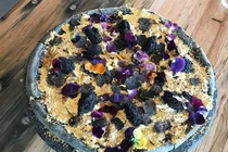 Pizza 50 triệu/cái, ăn xong "chết ngất"