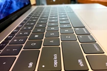 Bàn phím MacBook giá 16 triệu lại khiến Apple bị kiện
