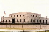 Hầm đá chứa 5.000 thỏi vàng: Bí mật sau cánh cửa sắt 90 tấn