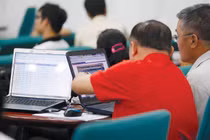 Cổ phiếu dầu khí lao dốc, VN-Index mất điểm phiên đầu tuần