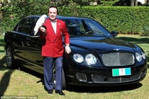 Kỳ dị tỷ phú chôn siêu xe chuẩn bị cho... kiếp sau