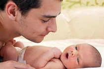 Từ 2015, vợ sinh con chồng được nghỉ