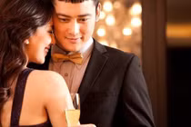 Nỗi lòng người chồng sợ về nhà sau giờ tan sở muộn