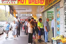 Tận mục bánh mì Việt tại Australia