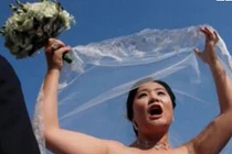 Video: Phụ nữ Trung Quốc chuộng dịch vụ “xua đuổi bồ nhí“