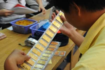 Giá vàng rơi tự do