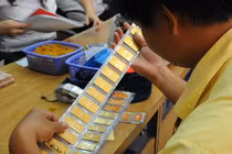 Giá vàng rơi tự do