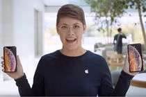 Hàng trăm “khách giả” xếp hàng mua iPhone XS ở Nga